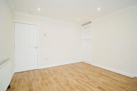 2 bedroom end of terrace house to rent, Ringlow Park Road, Swinton