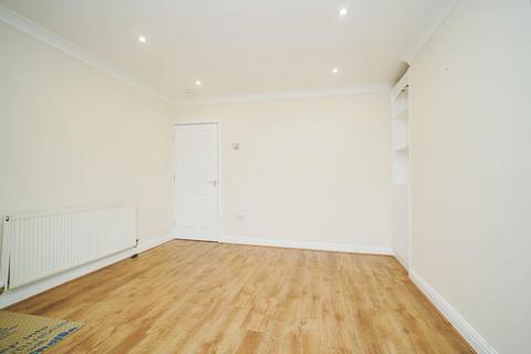 2 bedroom end of terrace house to rent, Ringlow Park Road, Swinton