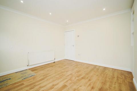 2 bedroom end of terrace house to rent, Ringlow Park Road, Swinton