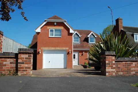 3 bedroom detached house to rent, 1a Grange Road, Penn