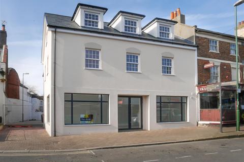 Studio for sale, Surrey Street, Littlehampton BN17