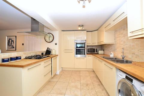 3 bedroom maisonette for sale, Zinzan Street, Reading