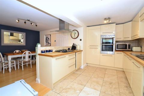 3 bedroom maisonette for sale, Zinzan Street, Reading