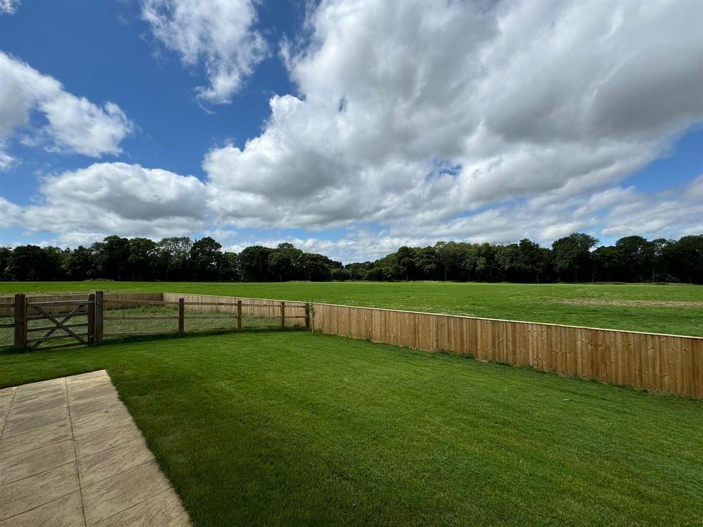 Plot 10 garden.jpg