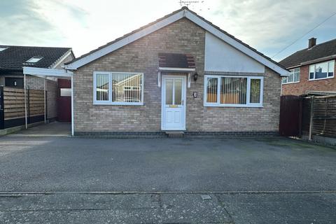 2 bedroom bungalow to rent, Totnes Close, Hugglescote, Coalville, LE67