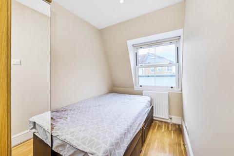 2 bedroom flat to rent, St John's Hill, London, SW11