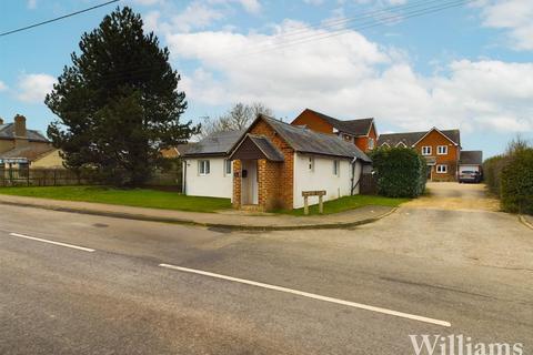 1 bedroom detached bungalow for sale, West Street, Buckingham MK18