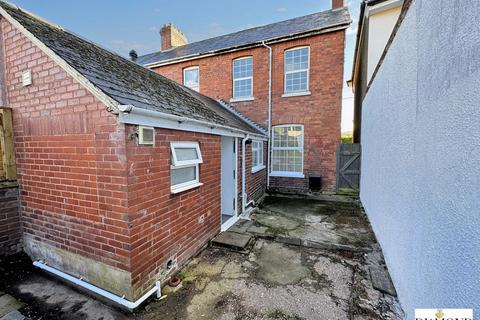 3 bedroom end of terrace house to rent, East View Place, Tiverton, Devon
