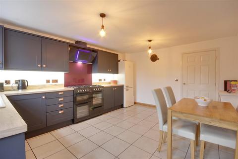 19 Aire Close, Brough, HU15 1GJ