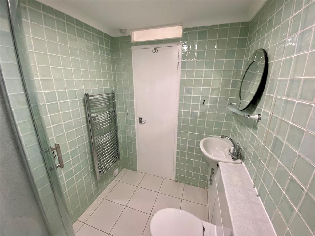 Shower Room 2.jpg