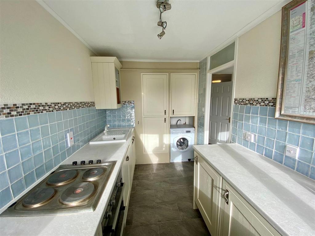 Kitchen 2.jpg