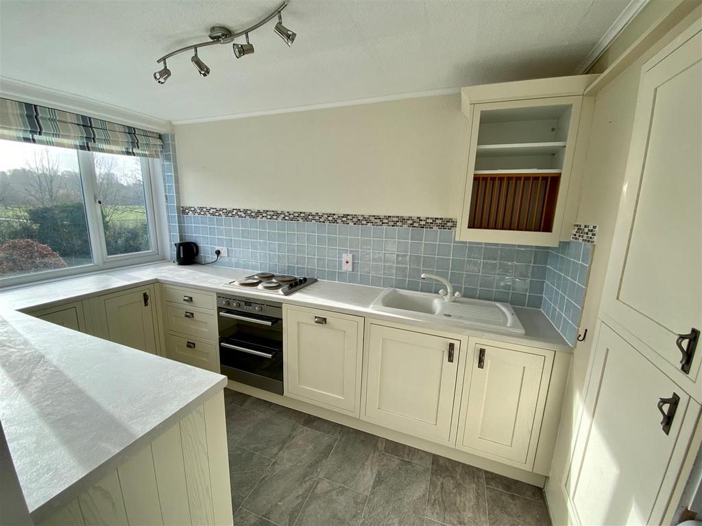 Kitchen 1.jpg