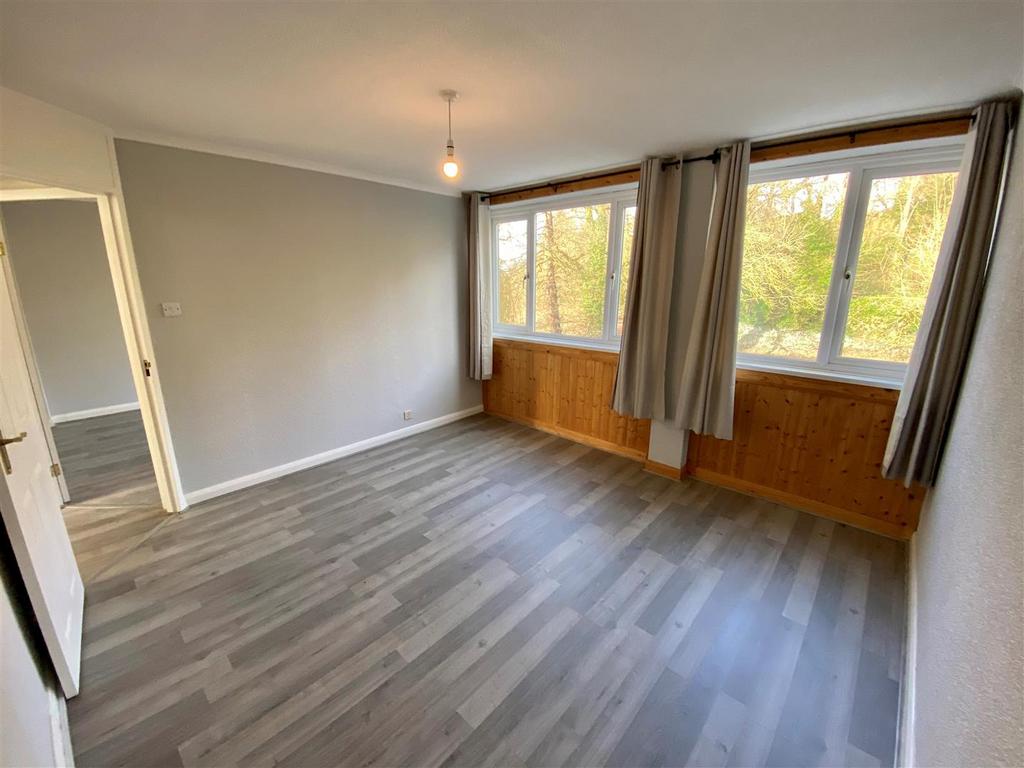 Bedroom 1-2.jpg