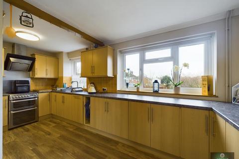 4 bedroom townhouse for sale, Ardingly Close, Ifield RH11