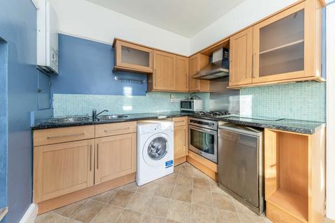 2 bedroom flat to rent, Prentis Road, London SW16