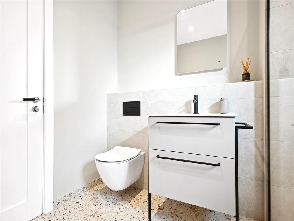 Groundfloor shower room 2.JPG