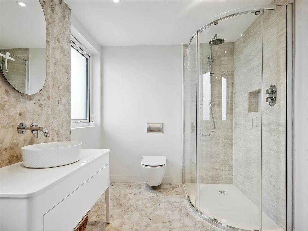 Family Bathroom.jpg