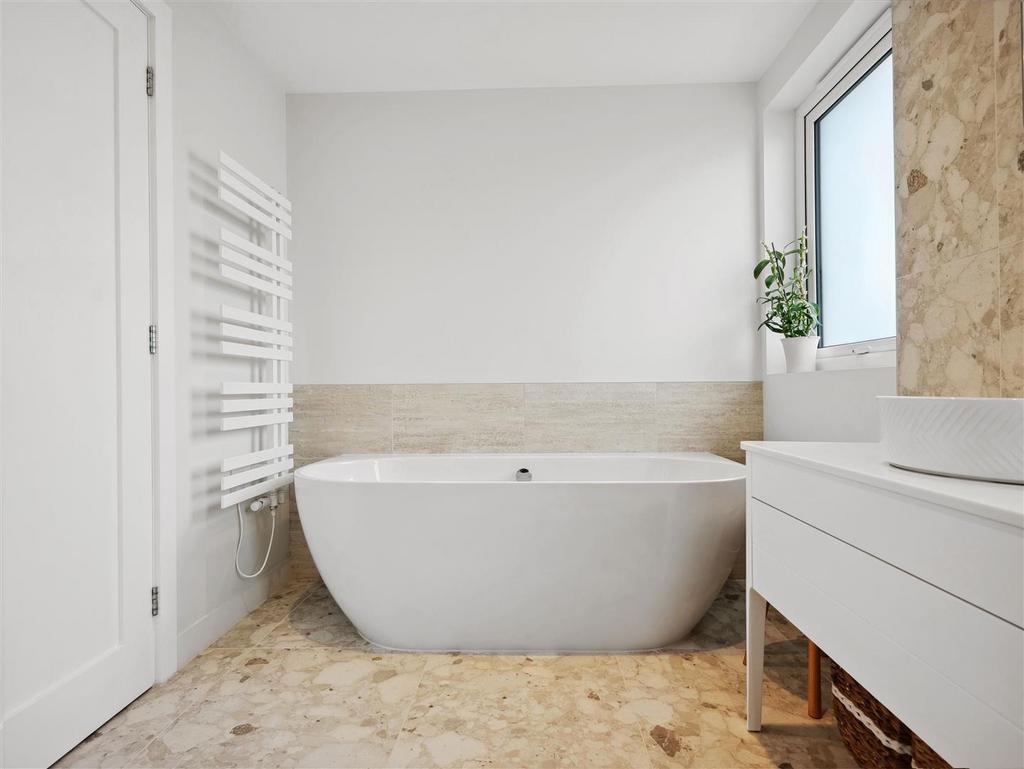 Family Bathroom.jpg