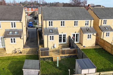 3 bedroom semi-detached house for sale, Meadow Bank, Dewsbury WF13