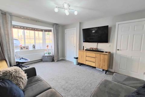 3 bedroom semi-detached house for sale, Meadow Bank, Dewsbury WF13