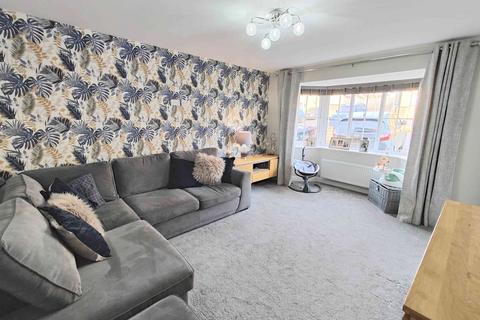 3 bedroom semi-detached house for sale, Meadow Bank, Dewsbury WF13