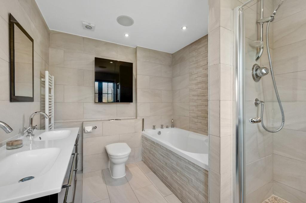 Main En Suite