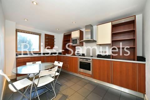 3 bedroom apartment to rent, Newton Place, Canary Wharf, London E14