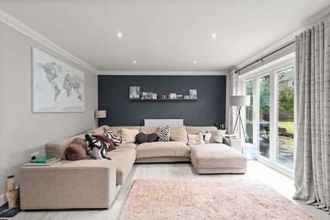 2 Cherry Way, Felbridge, East Grinstead, RH19 2GS