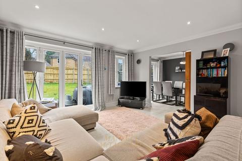 2 Cherry Way, Felbridge, East Grinstead, RH19 2GS