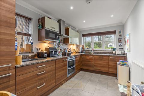 2 Cherry Way, Felbridge, East Grinstead, RH19 2GS