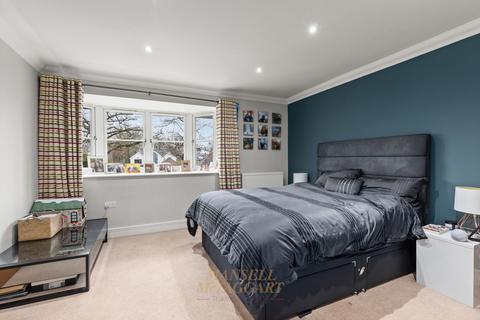 2 Cherry Way, Felbridge, East Grinstead, RH19 2GS