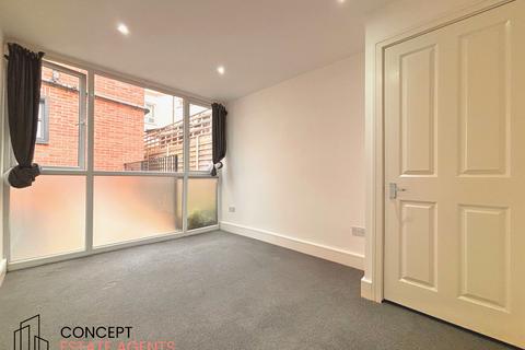 3 bedroom apartment to rent, Haydons Road, South Wimbledon, SW19