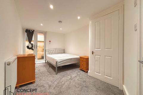 3 bedroom apartment to rent, Haydons Road, South Wimbledon, SW19