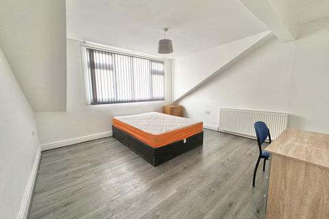 4 bedroom end of terrace house to rent, Barkly Terrace,  Leeds, LS11