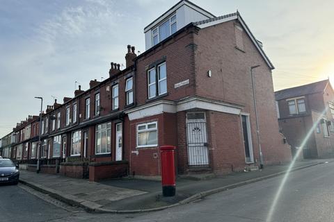 4 bedroom end of terrace house to rent, Barkly Terrace,  Leeds, LS11