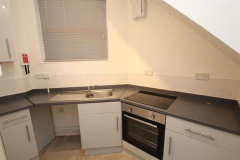 1 bedroom end of terrace house to rent, High Street, Eastleigh