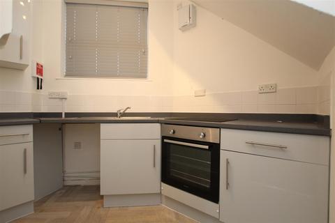 1 bedroom end of terrace house to rent, High Street, Eastleigh