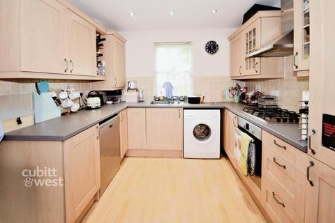 2 bedroom terraced house to rent, Midhurst Road Lavant PO18