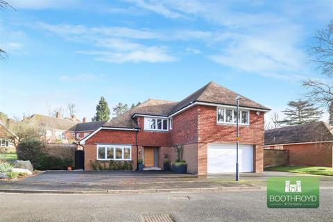 8 Highfield Close, Kenilworth, CV8 1QR