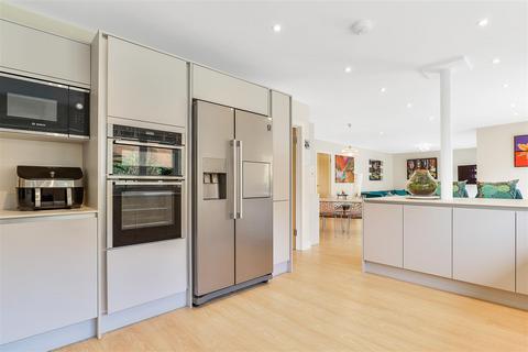 8 Highfield Close, Kenilworth, CV8 1QR