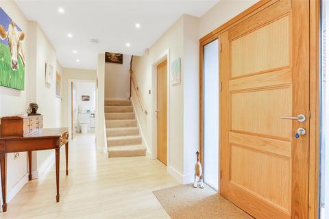 8 Highfield Close, Kenilworth, CV8 1QR