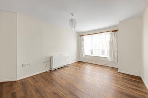 2 bedroom flat for sale, Newcombe Gardens, Hounslow TW4
