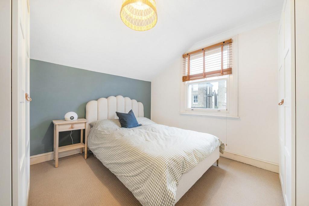 Bedroom 1.jpg