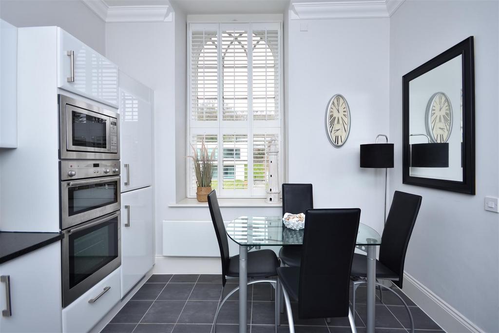 Visual Reference: Clyne Castle Blackpill Swansea 1 Bed Penthouse To Rent