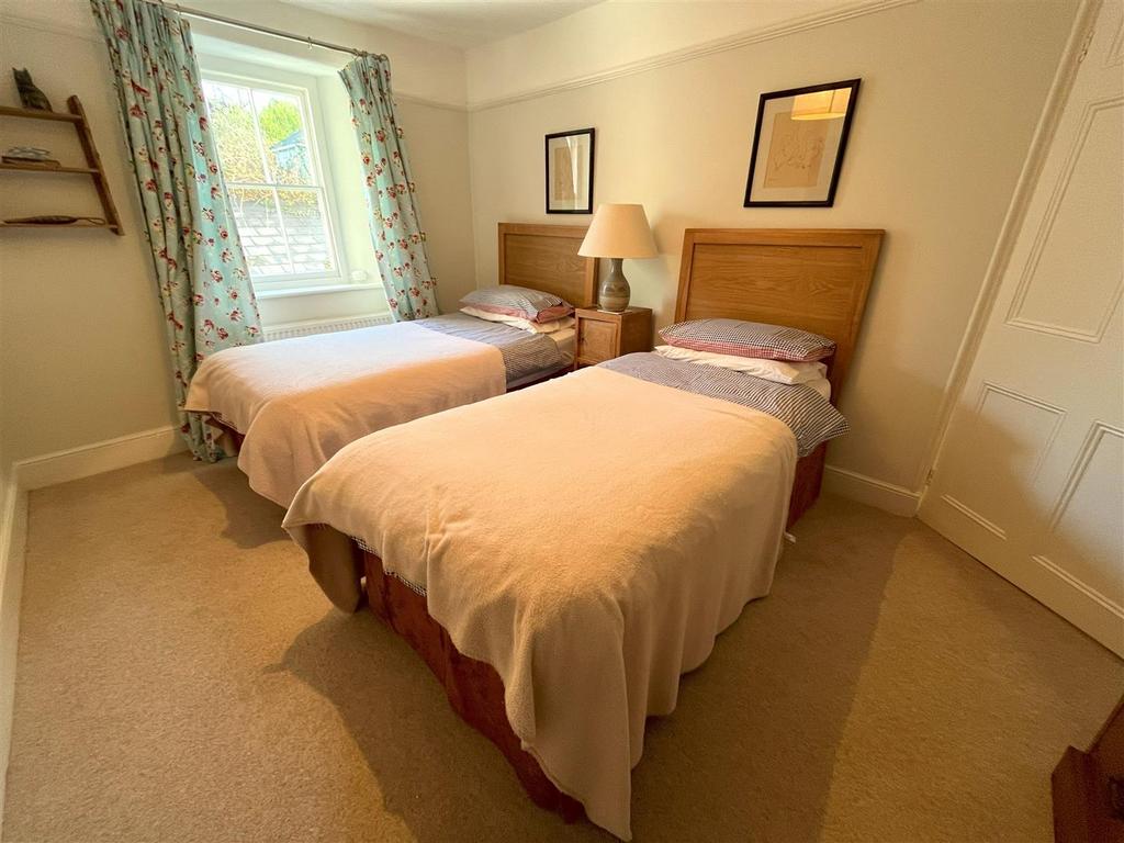 Bedroom 4.jpg