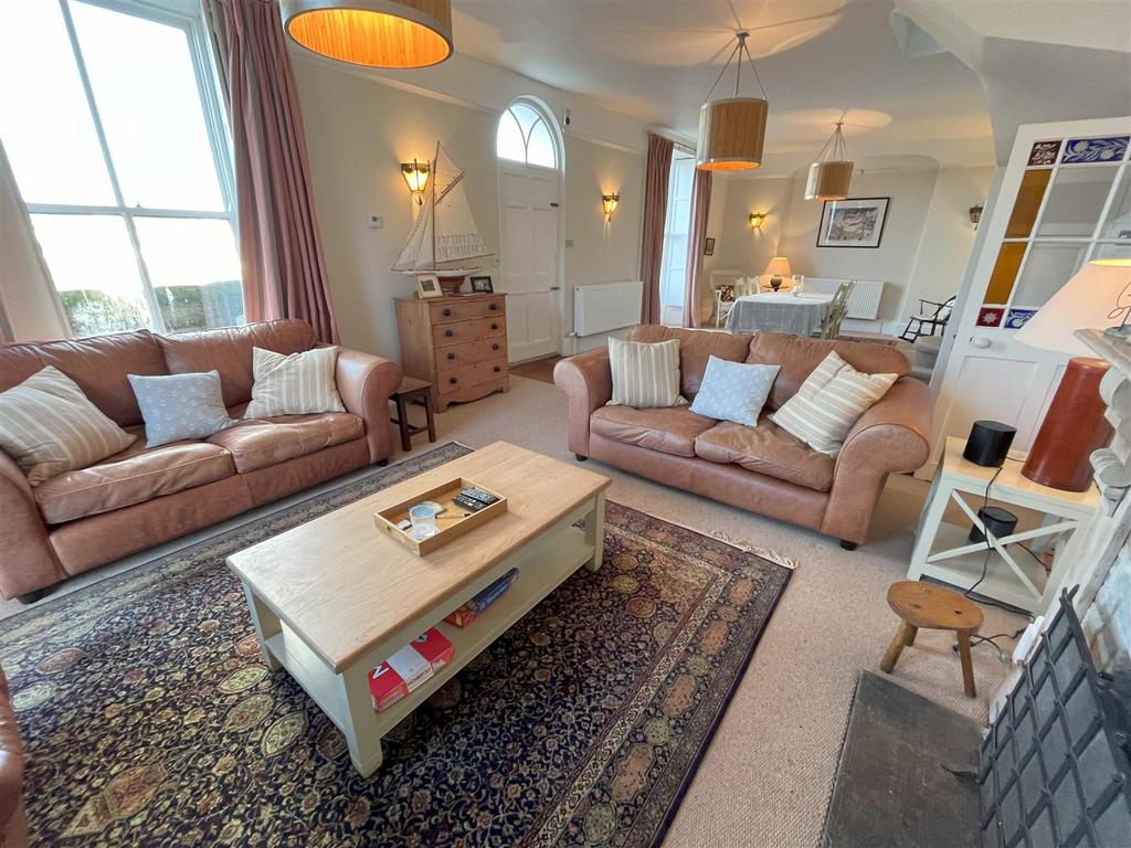Living area.jpg