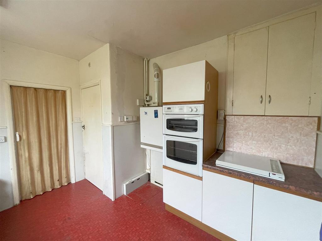 Kitchen 2.jpg