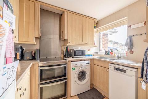 3 bedroom end of terrace house for sale, Leigh Square, Windsor