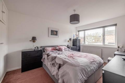 7 Leigh Square, Windsor, SL4 4PP