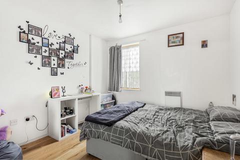 undefined, London Road, Isleworth, TW7